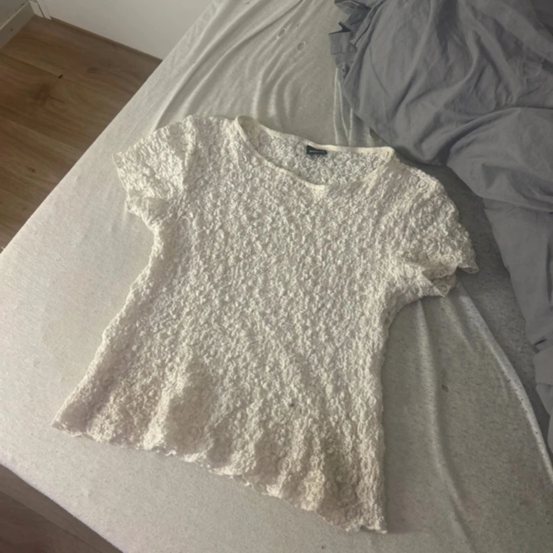 Vit spetsblus från Gina Tricot - 1