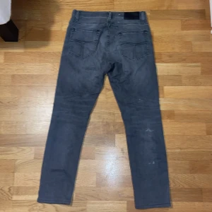 Tiger of Sweden  - Snygga blå jeans från Tiger of Sweden kan göra med bulk så hör av er vid minsta fundering 