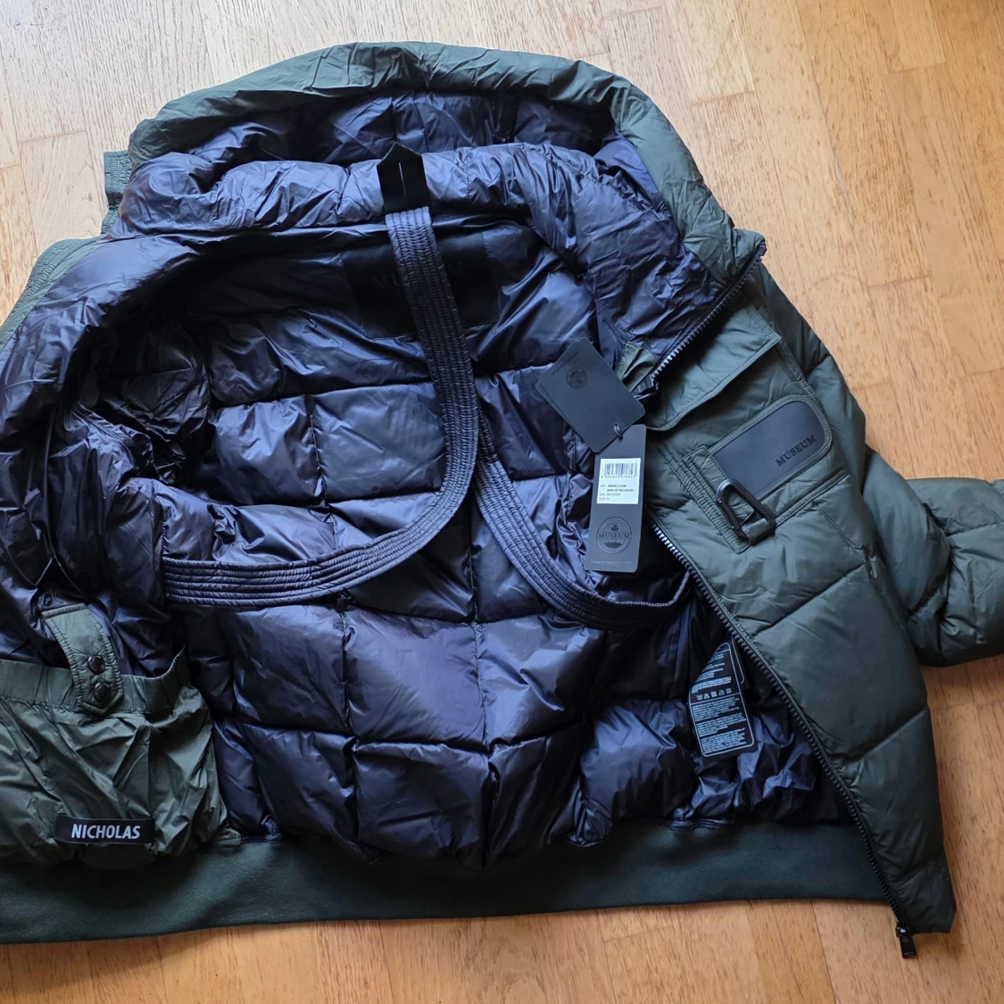 Museum grön dunjacka, storlek 52 Ny oanvänd  - 1