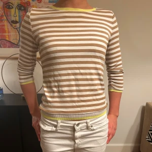 Randig Trekvartsärmad tröja - En super fin randig trekvartsärmad tröja❤️‍🔥 Pris går att diskutera. 