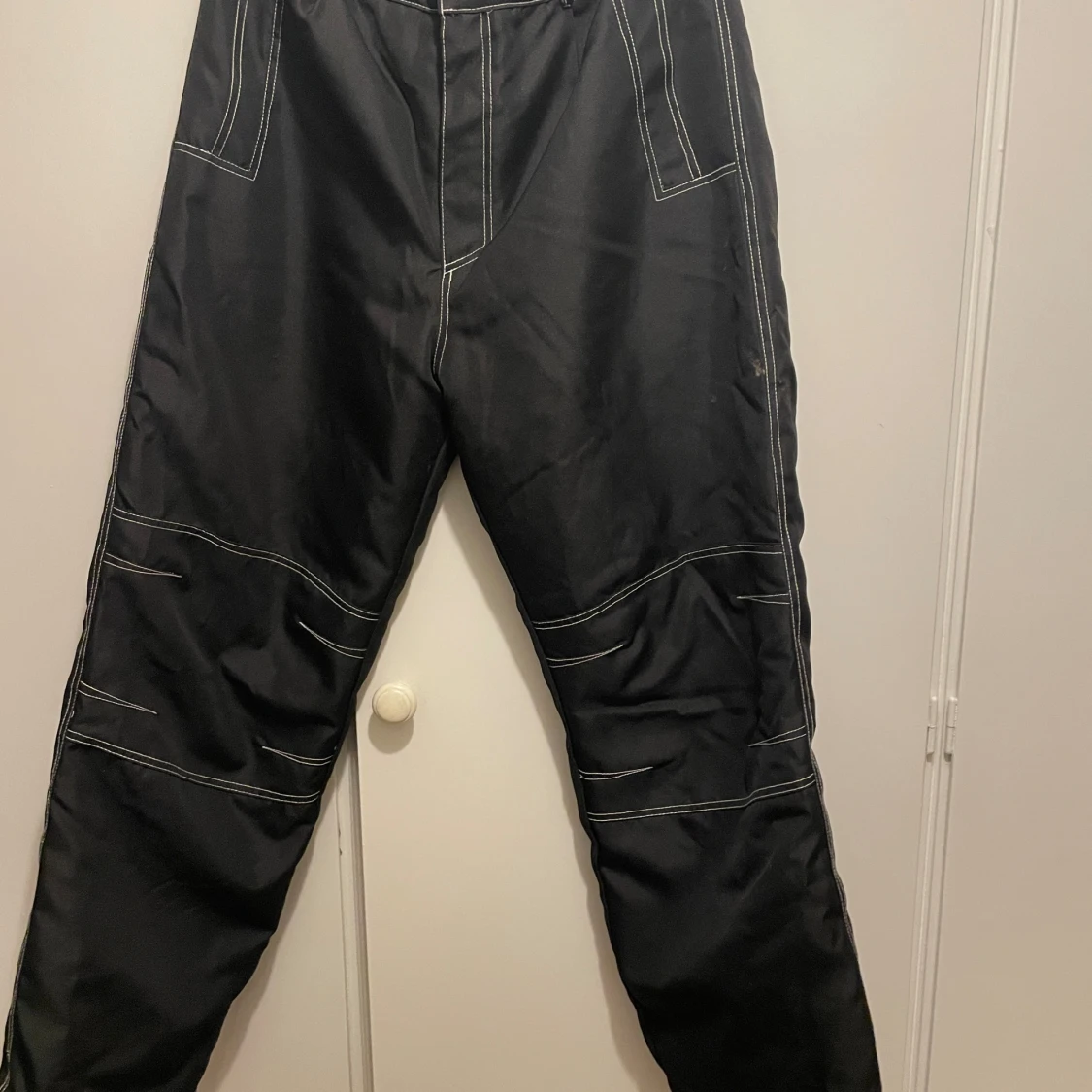 Svarta bluewear byxor med foder o kontrastsömmar