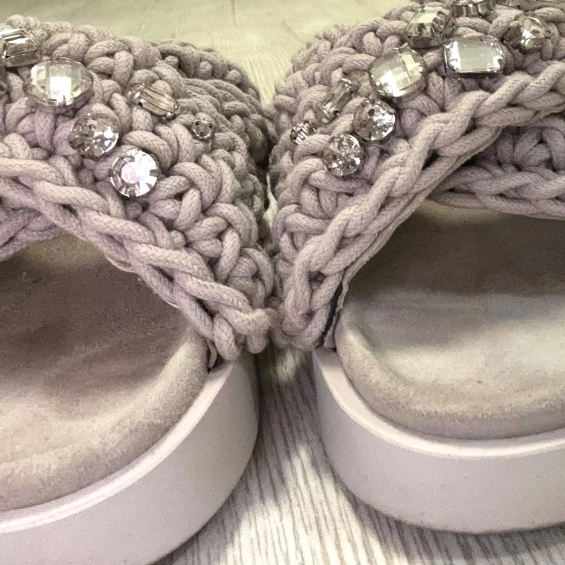 Grå/Beige stickade sandaler från Inuikii - 4