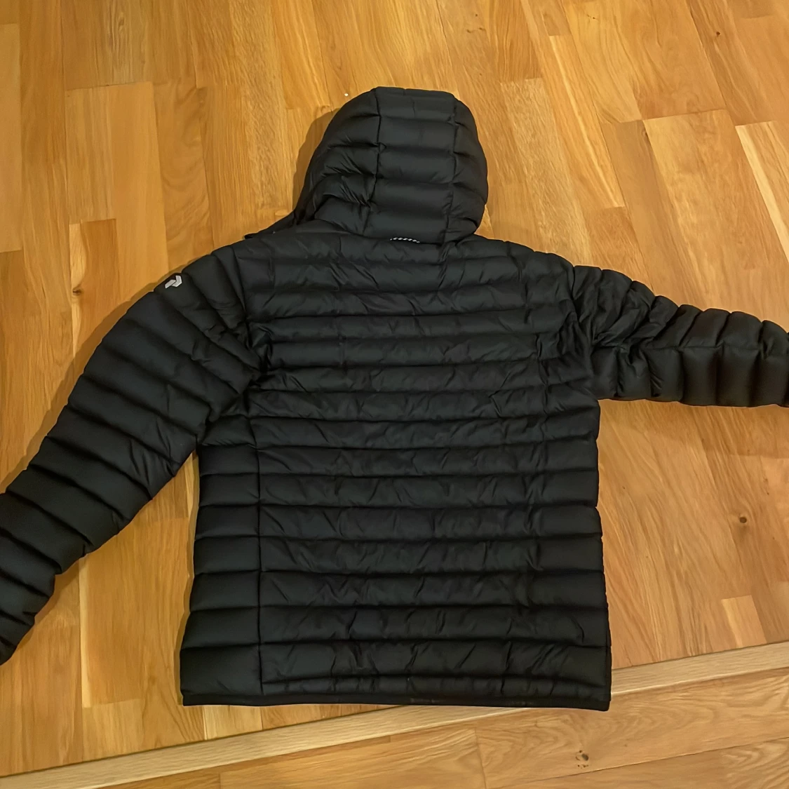 Svart dunjacka Peak Performance M - 1