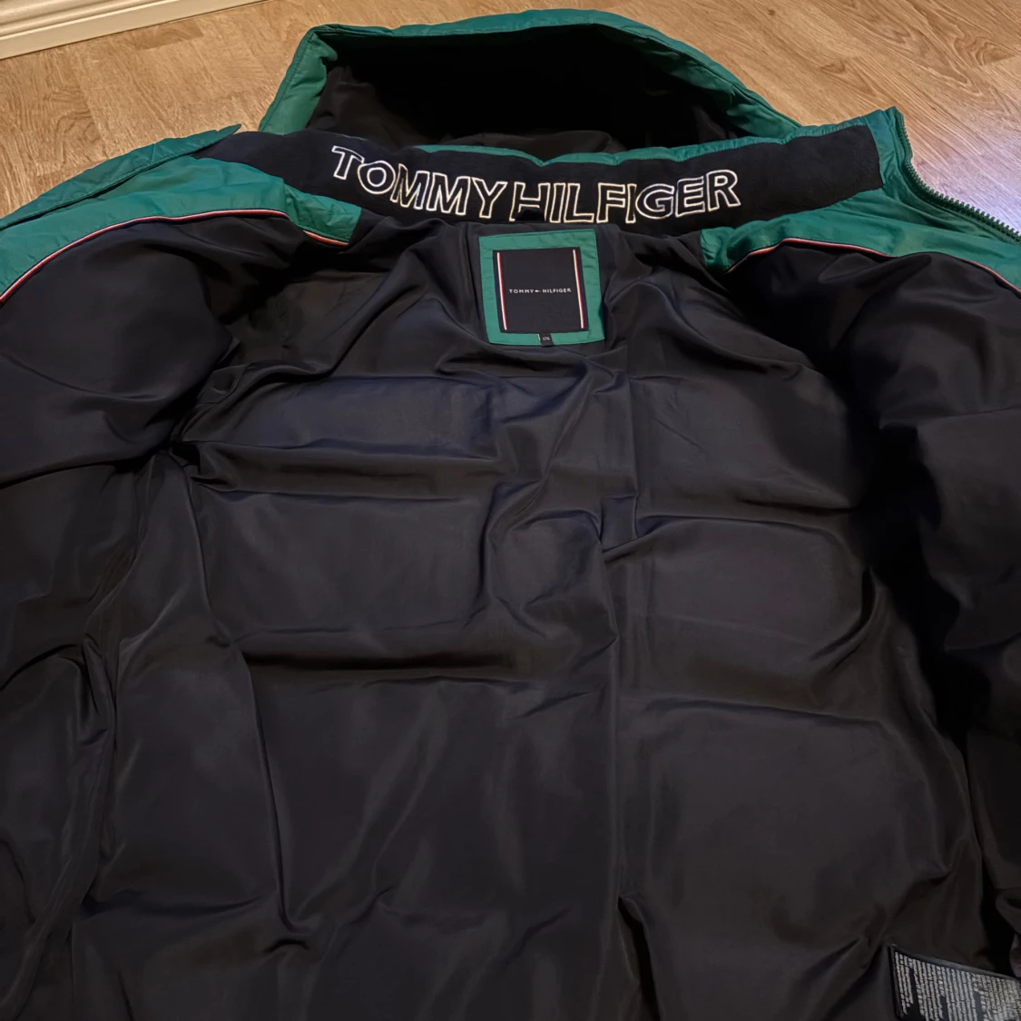 Grön dunjacka från Tommy Hilfiger - 2