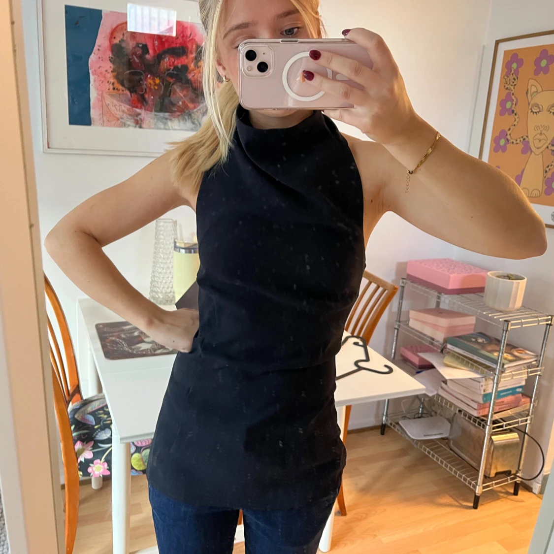 Svart polotopp med snörning i ryggen - 1