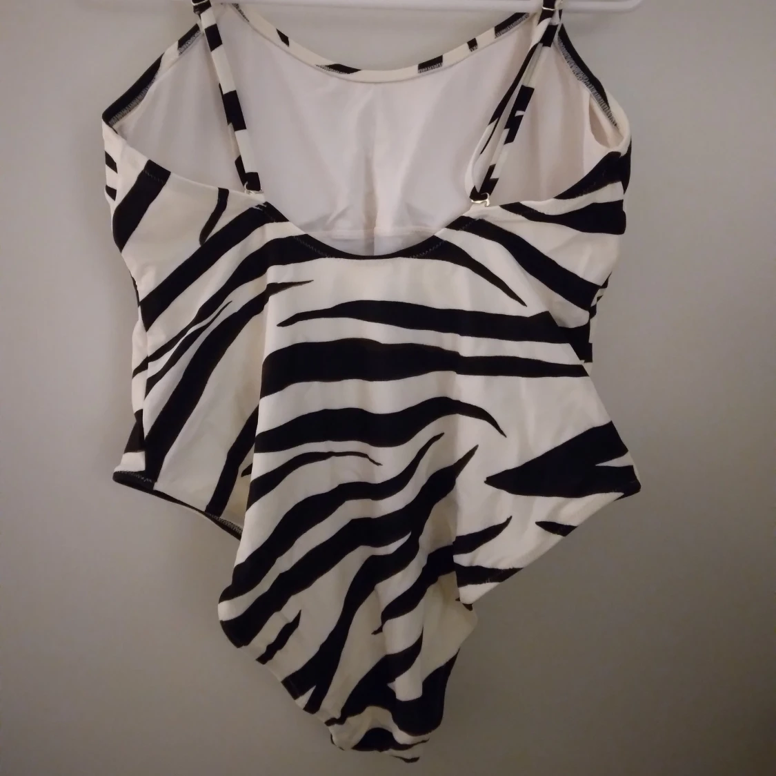 Zebramönstrad baddräkt från H&M. Strlk 44. - 2