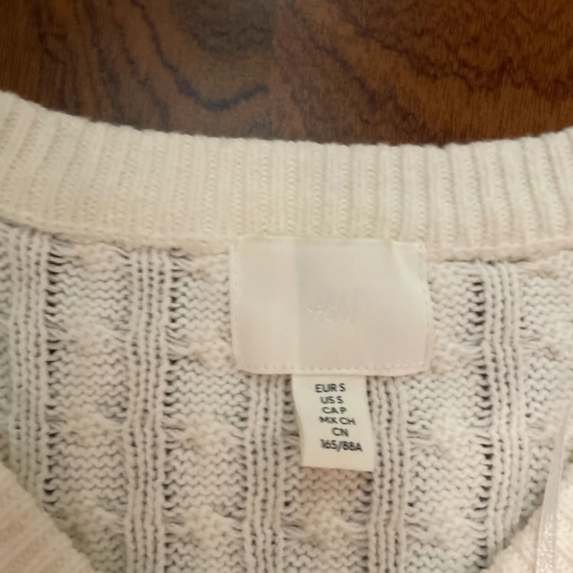 Vit kabelstickad kofta från H&M - 1