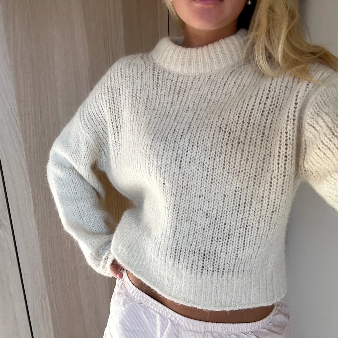 Vit stickad tröja  - 1