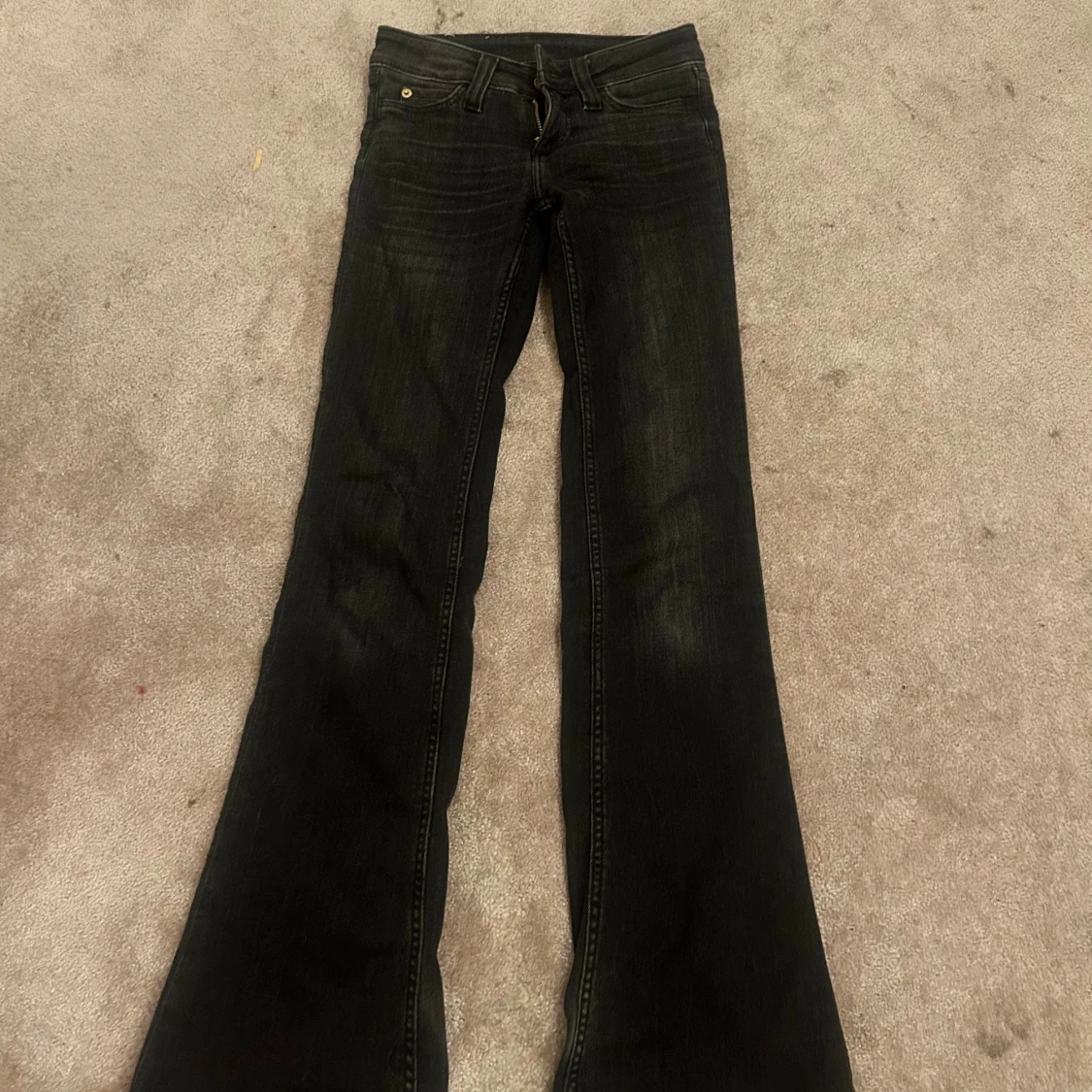 Svarta lågmidjade bootcut jeans  - 1