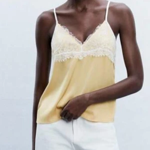 Gammalt Zara linne aldrig använt  - Skit snyggt gult gammalt Zara linne. Hör av er för frågor stl S