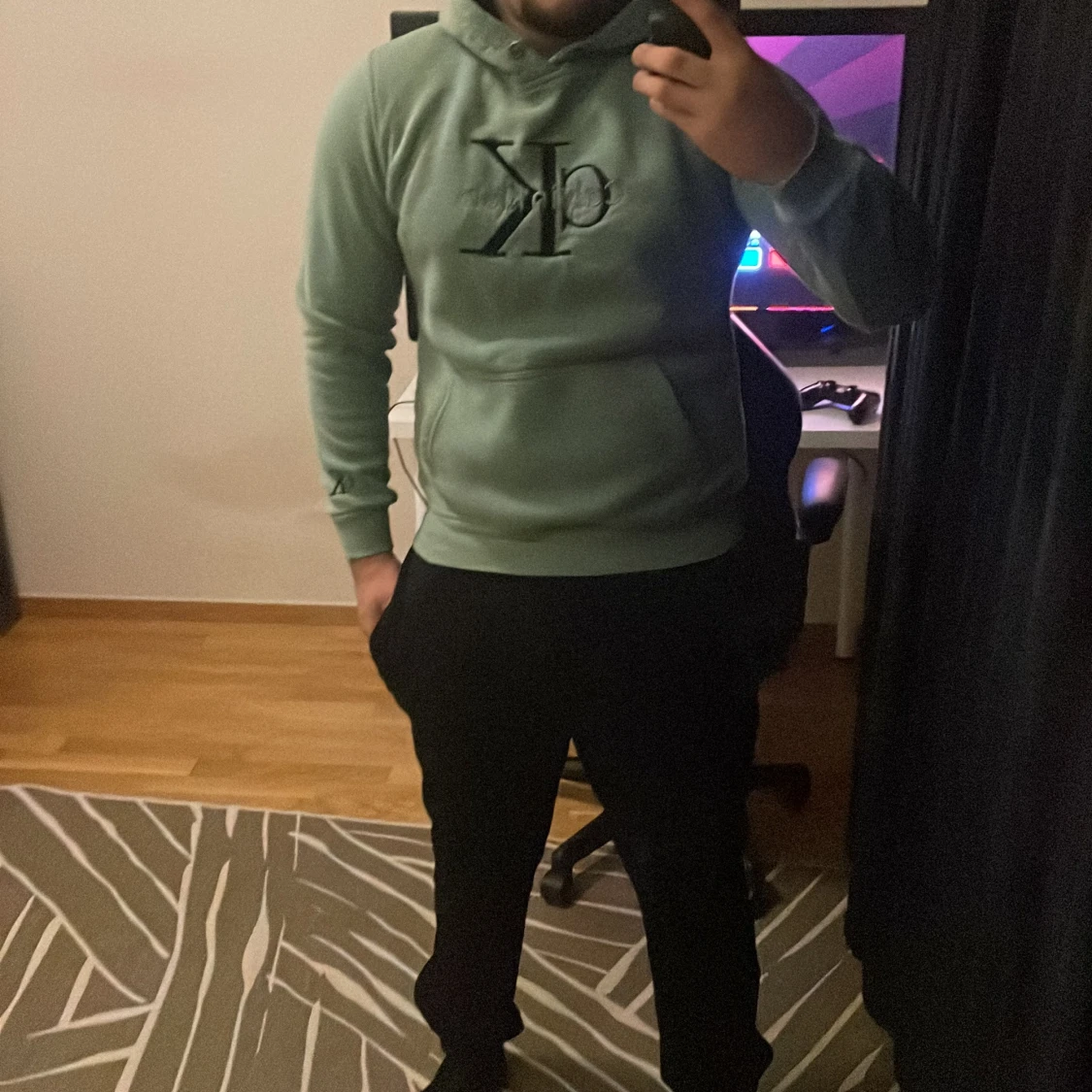 Grön Calvin Klein hoodie med CK-logga - 3