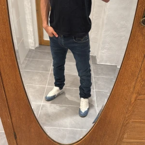 Replay jeans  - Ett par snygga byxor från Replay i storlek W31 L34 i modellen Anbbas 