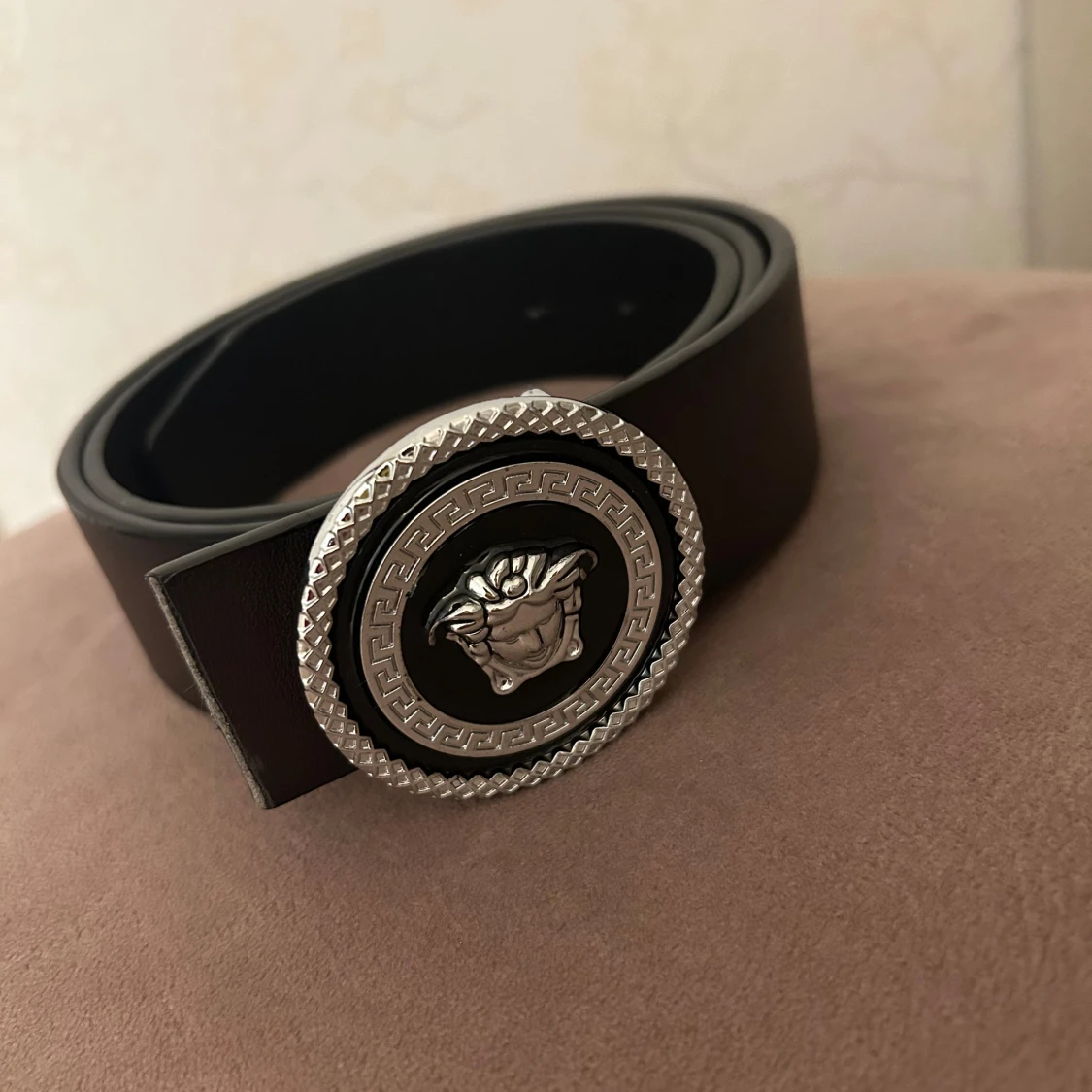 Versace svart skärp med Medusa-spänne