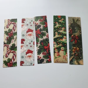 Juliga bokmärken (5-pack) - Fem färgglada bokmärken med julmotiv som tomtar, snögubbar, polkagrisar och kransar. Perfekta för att sätta extra stämning på din läsning under vintern! Passar både unga och vuxna som vill ha en festlig touch i sina böcker.