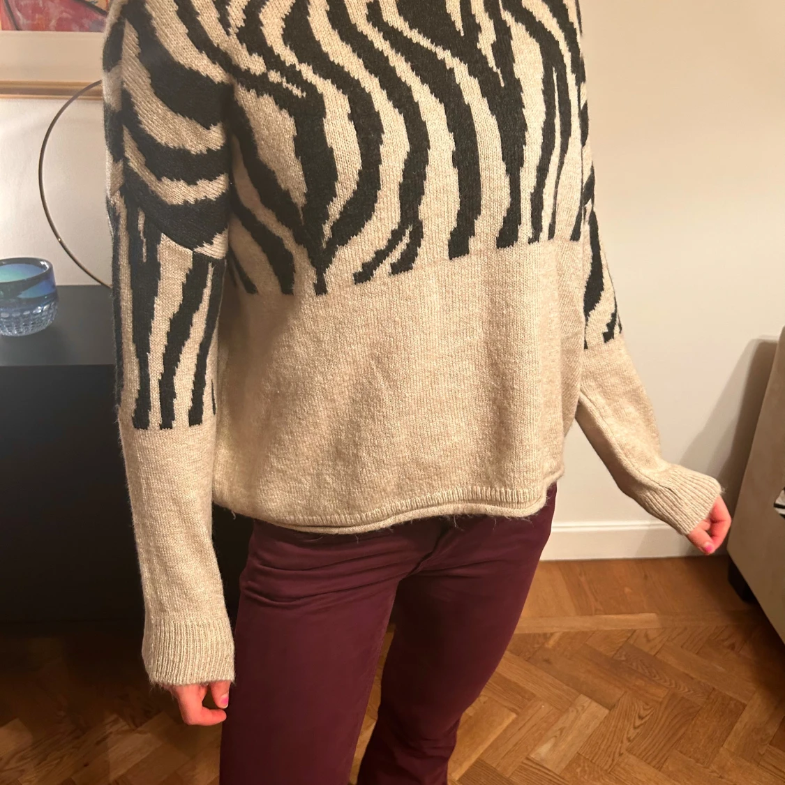 Beige stickad zebramönstrad tröja - 3