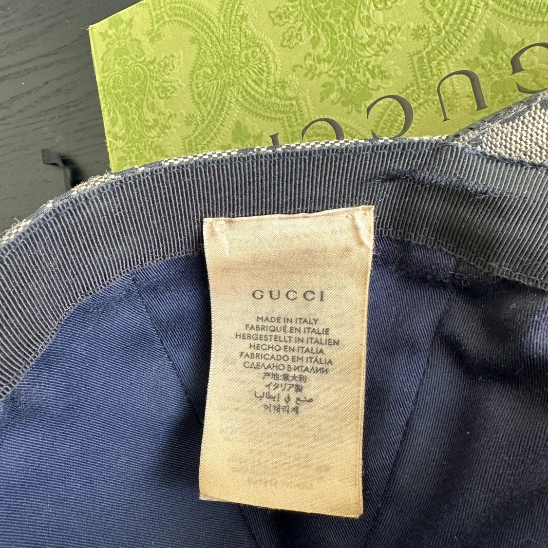 Gucci keps med GG-mönster och röd/blå detalj - 4