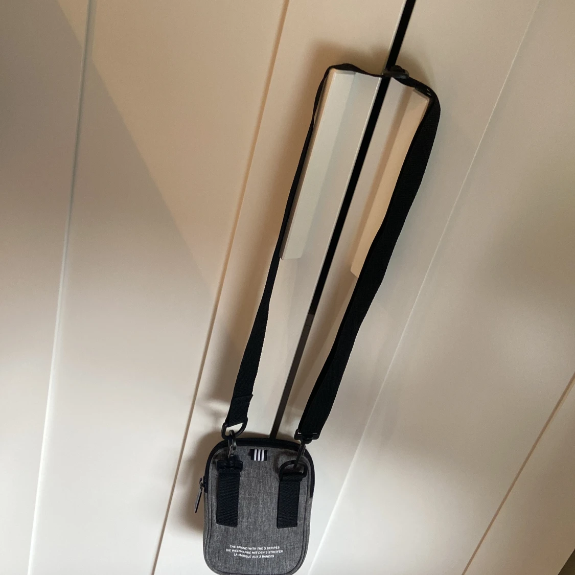 Grå axelväska från Adidas - 1