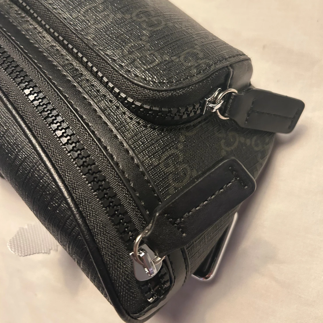 Svart Gucci magväska med GG-mönster  - 1