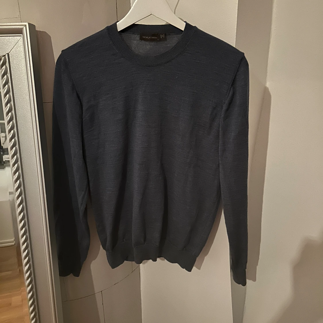 rundhalsad tröja Oscar Jacobson blå