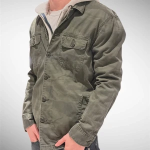 Camouflage overshirt från Abercrombie - Asfet overshirt från Abercrombie & Fitch i grönt camouflage-mönster. Kan tänka mig gå ner i pris vid snabb affär! Ha de bra! // Gidlöfs