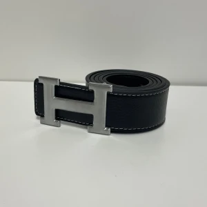 Herme’s Bälte - Hejsan, säljer ett helt nytt bälte aldrig tidigare använd. Storlek 110cm. Postar alltid inom 24h efter köpet. Skriv gärna om du har fler frågor.