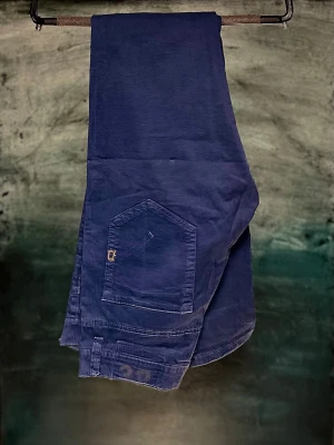 Dondup Jeans George - Dondup jeans George!  || Nypris ~ 4000kr Vårt pris ~ 599kr || Modellen har endast original slitningar från fabrik || Midja ~ 40cm Längd ~ 108cm ||  Bara att höra av sig vid funderingar!!🙌