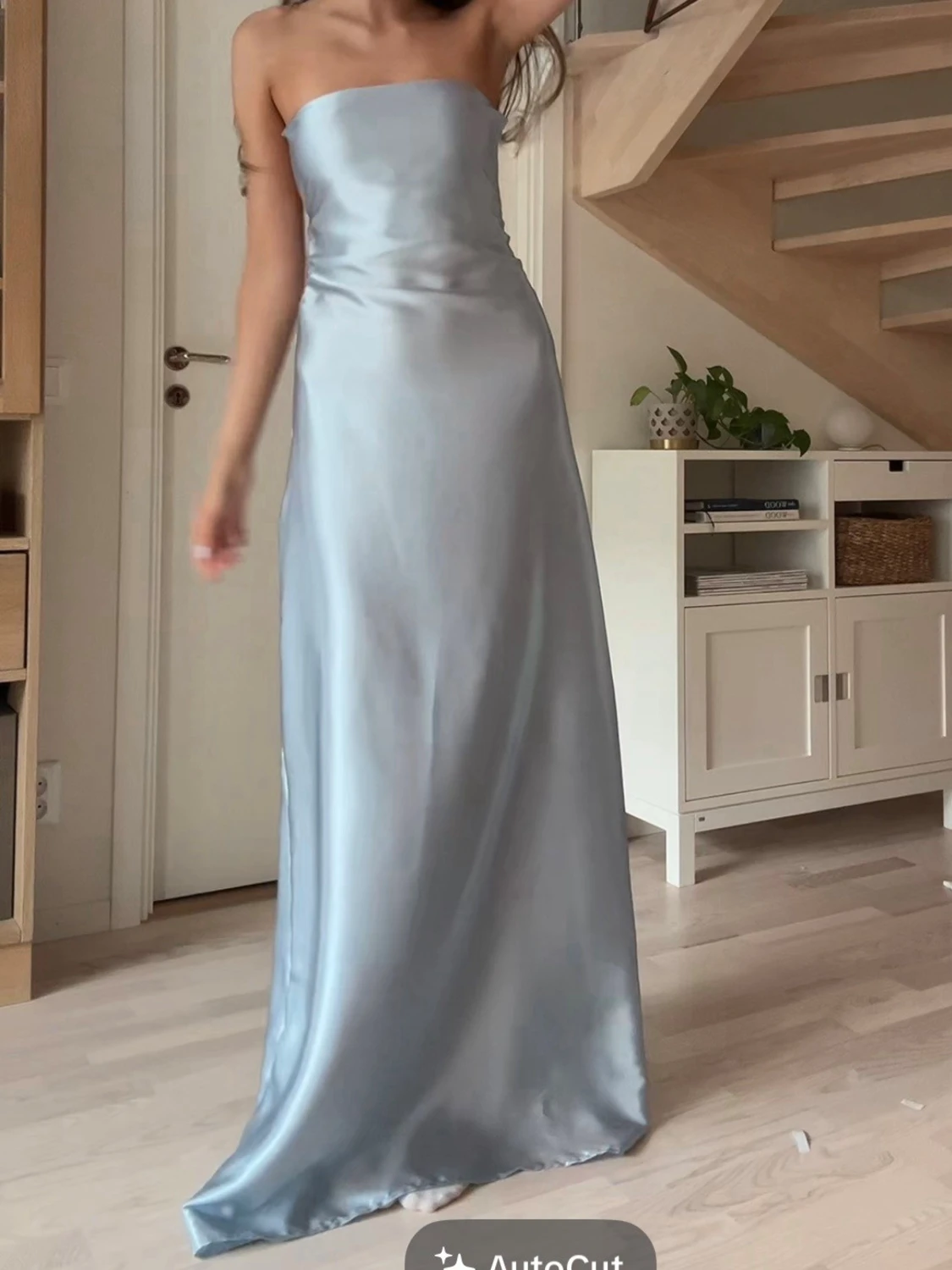Ljusblå satin balklänning  - 2
