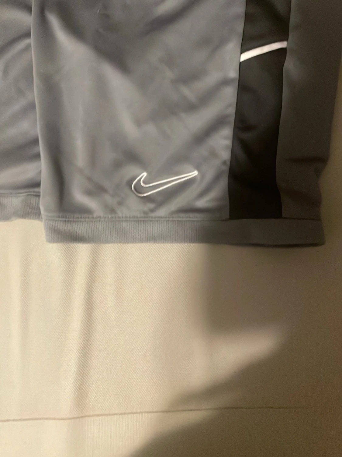 Grå sportshorts från Nike - 1