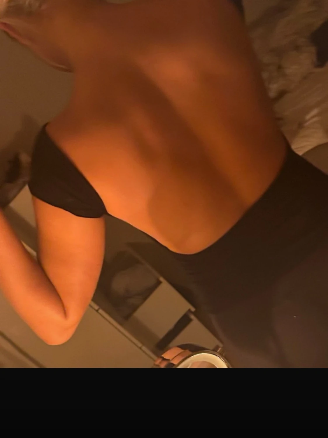 Svart topp med öppen rygg - 1