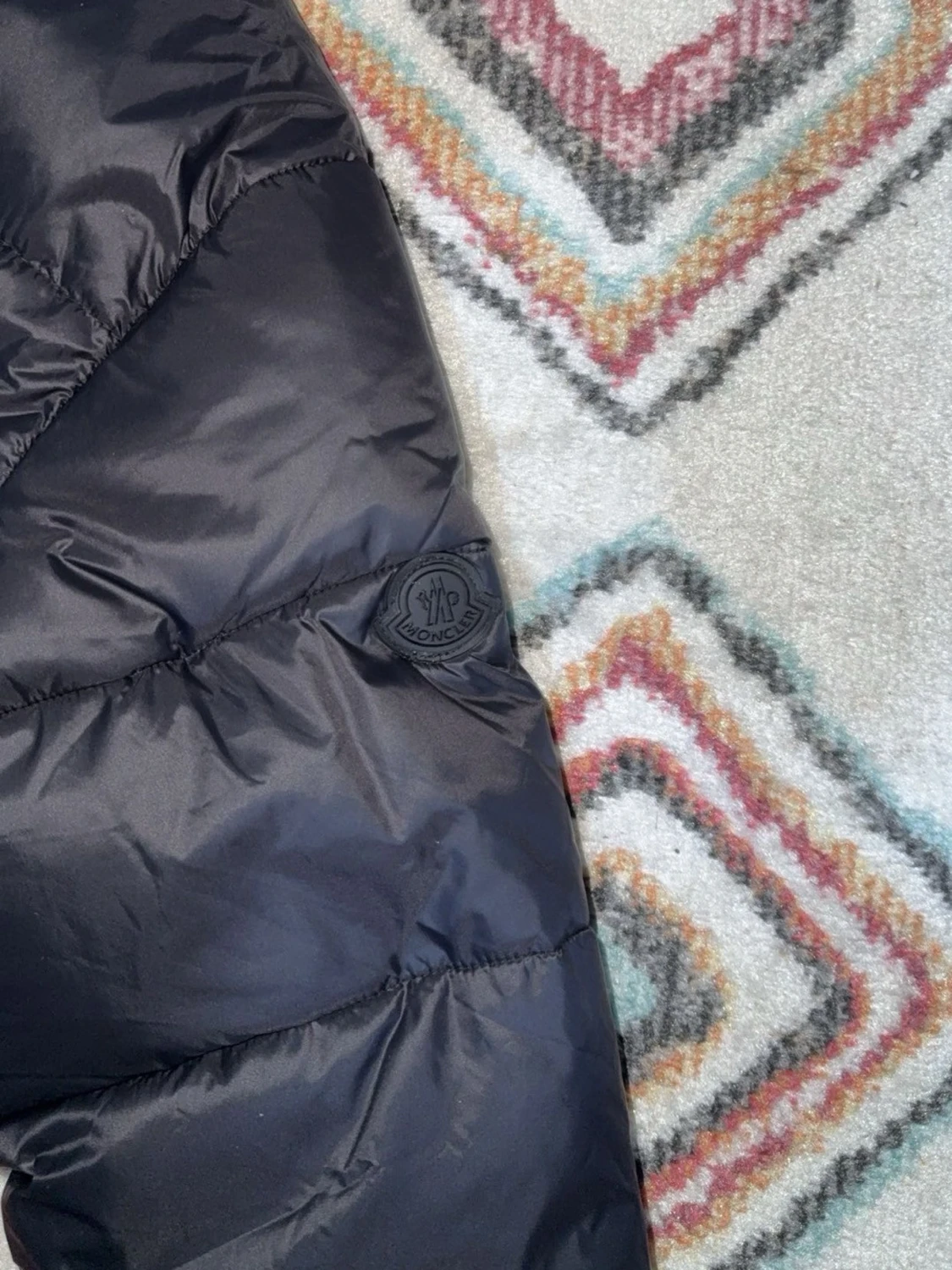 Svart Moncler dunjacka med huva - 3