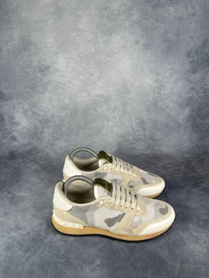 Valentino Rockrunner  - Skick: 8,5/10, inga defekter. | Ingår: bara skorna. | Nypris: +- 7000 SEK.