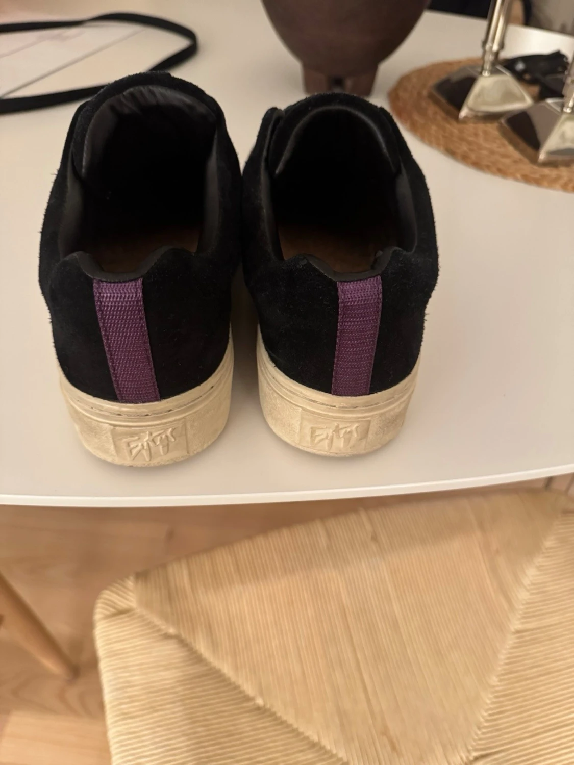 Svarta slip-on sneakers från Eytys - 2