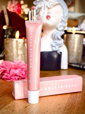 Summer Friday’s Lip Butter Balm ”Birthday Cake”! - Summer Friday’s Lip Butter Balm ”Birthday Cake”. 15 g. Oanvänd med kartong.