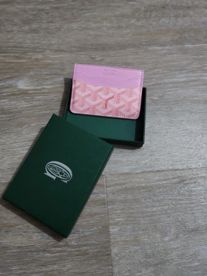 Rosa  plånbok i skinn - Snygg rosa plånbok 