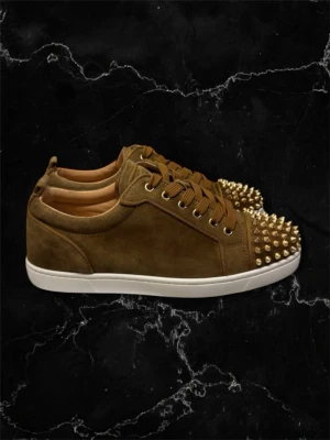 Christian Louboutin  - Christian Louboutin | storlek 41 | Endast skorna ingår | 2900 kr! Självklart är dem äkta ✅