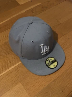 New Era Keps - Säljer då den knappt används sen köp. Mycket fint skick utan defekter. Storlek 56.8cm. Skriv gärna vid funderingar!🙌