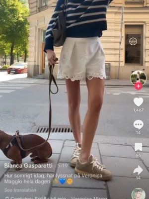 Vita shorts med spetsdetaljer - Super fina shorts från Zara med spets. Pris lapp kvar