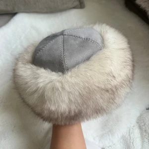 Pälsen blåräv - Superfin pälsmössa i jättebra skick🤍 Från märket Philip collection. Äkta blåräv päls