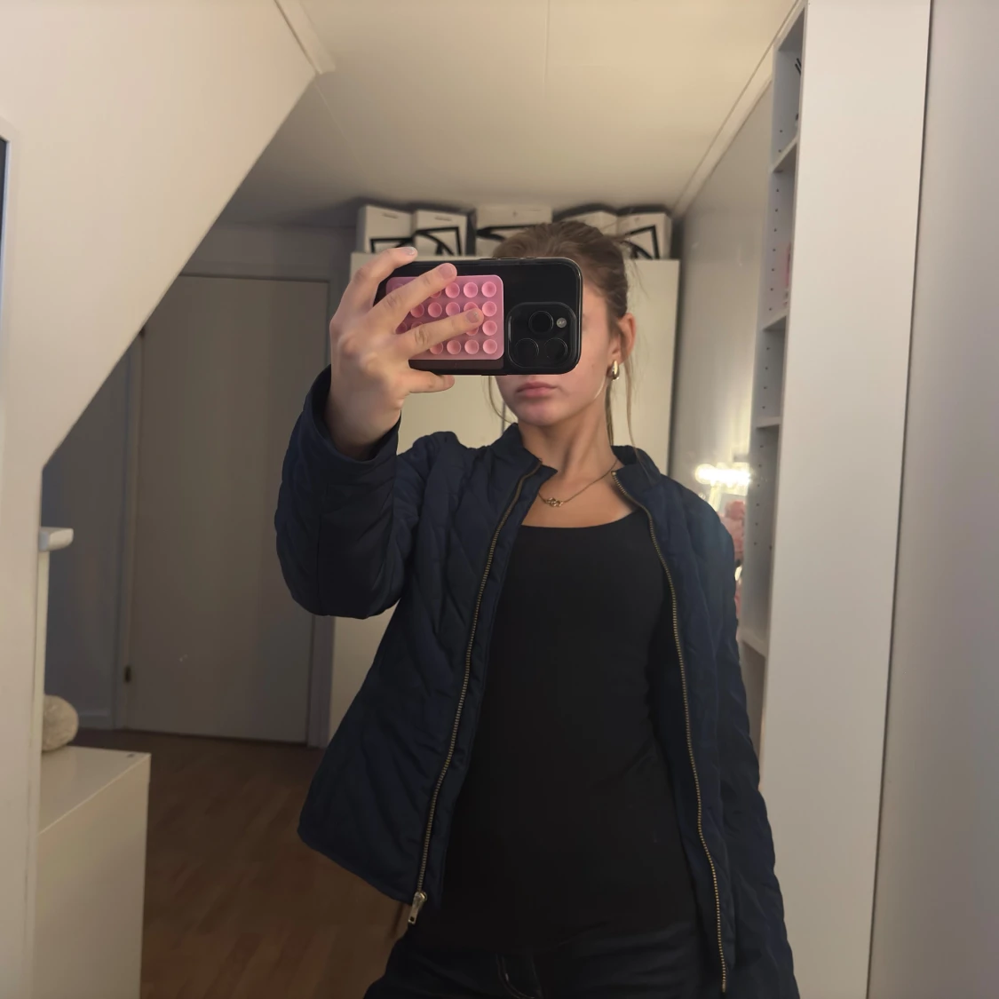 Mörkblå quiltad jacka med dragkedja - 1