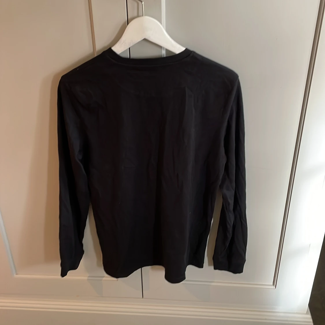 Svart långärmad tröja från Lyle & Scott - 1