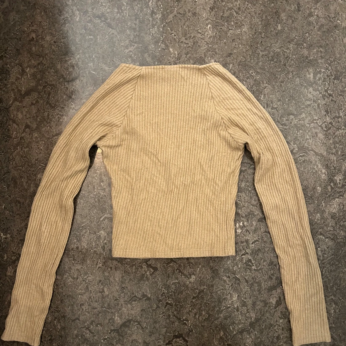 Beige Ginatricot långärmad topp - 1