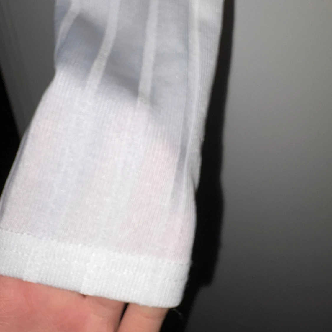 Vit ribbad långärmad topp - 1