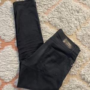 Svarta Tiger of sweden jeans - Svarta tiger of sweden jeans i storlek W32 L32. Bra skick. Nypris 1499!!