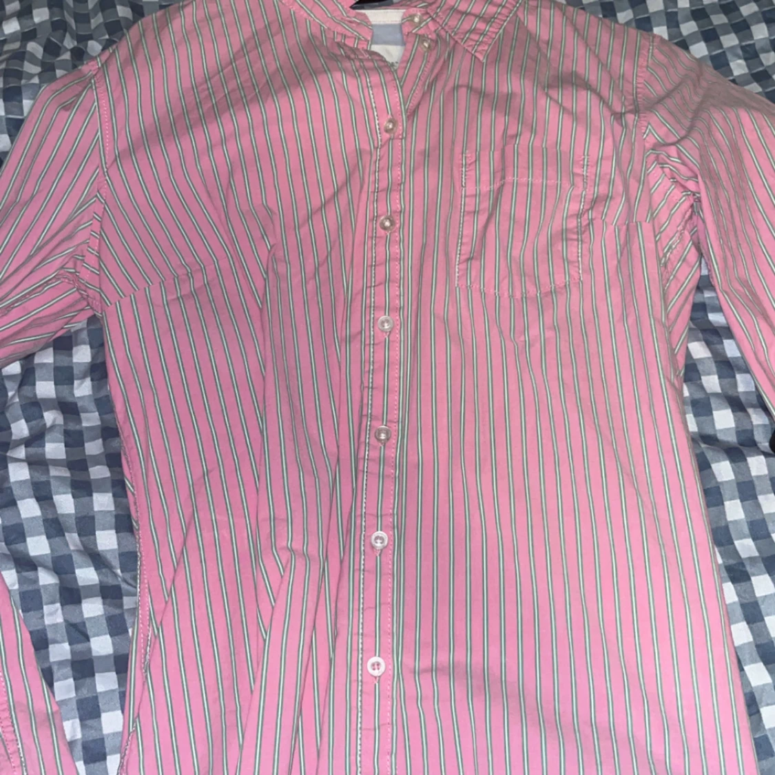 Rosa randig skjorta från Brooks Brothers, köpt på h&m