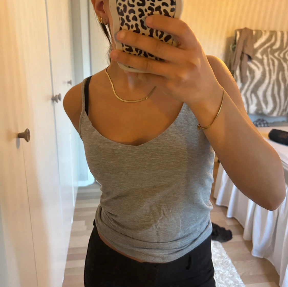 Grå linnetopp med smala axelband