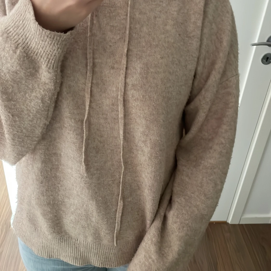 Beige stickad hoodie från Lindex - 1