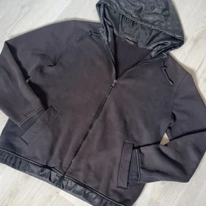 Louis vuitton cardigan  - Galen Rare lv cardigan (JAPAN EXKLUSIVE!) | flawless skick! | storlek M passar S | Självfallet äkta | Nypris runt 15000-20000