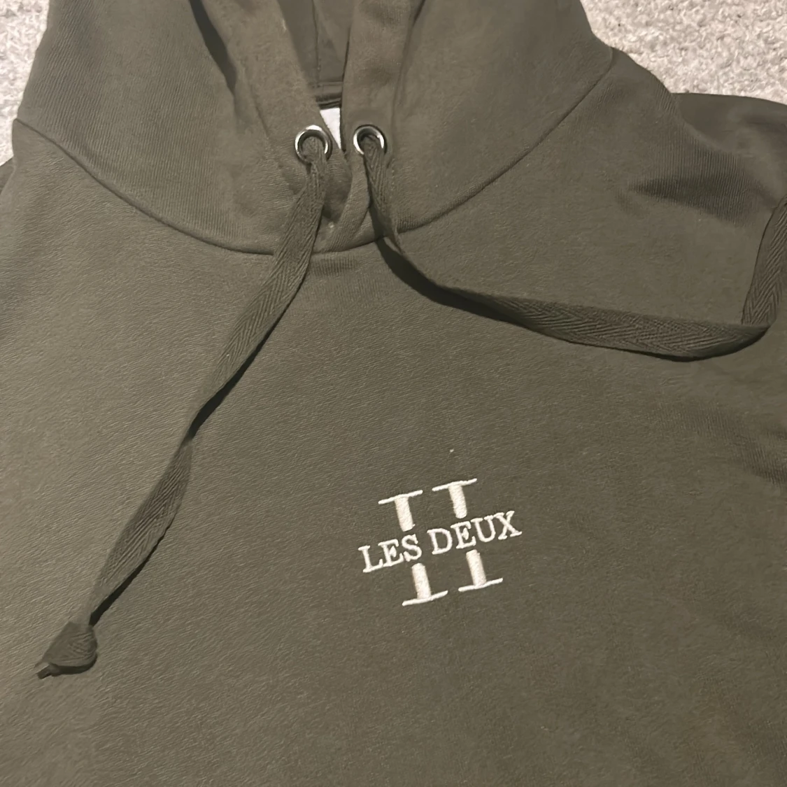 Olivgrön hoodie från Les Deux storlek L - 1
