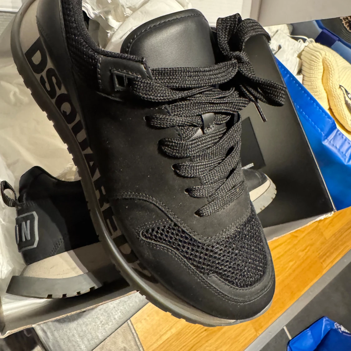 Svarta sneakers från Dsquared2 strl 44 - 1