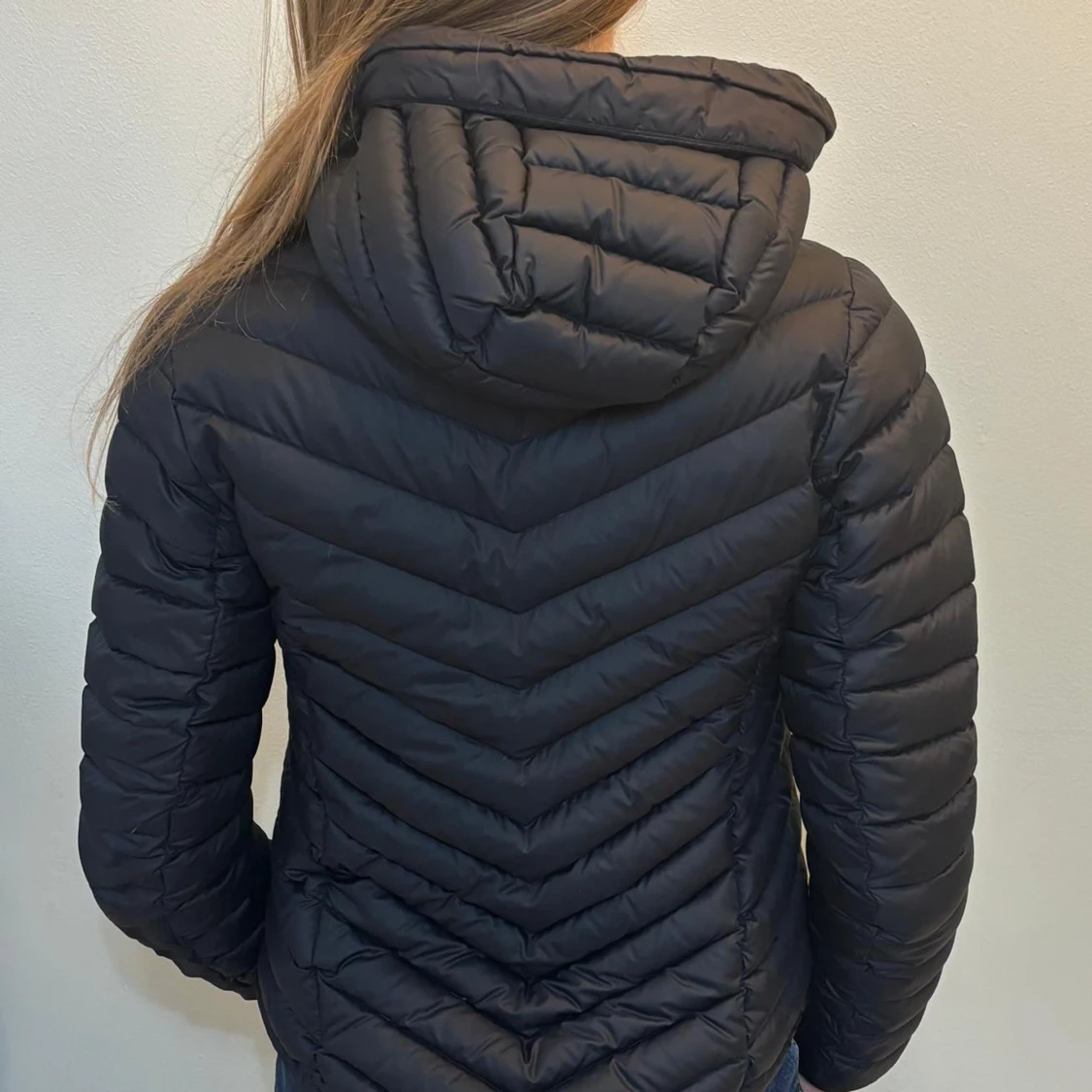 Svart dunjacka Peak Performance  - 2